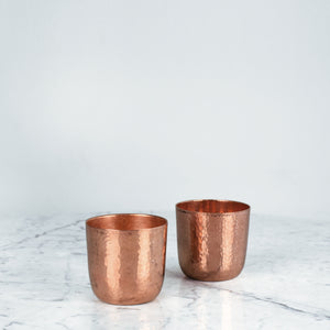 par de vasos de cobre